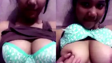 Bokep Indo Salam BH Biru Aksi Remaja Pamer Dada poster
