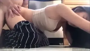 Istri Imut Gaya Doggy di Meja Dapur poster