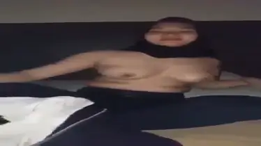 Merayu Ukhty Buka Baju Perlahan Ranjang poster