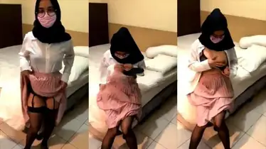 Sekretaris Jilbab Kacamata Digempur Bos poster